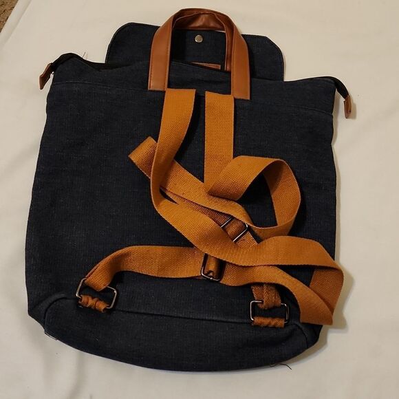 Guess convertible denim backpack. - Picture 3 of 7